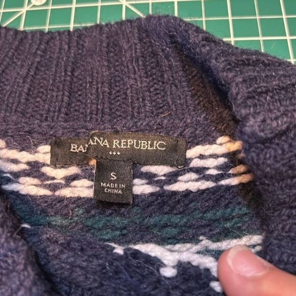 Banana Republic Nordic Raglan Sleeve Sweater size Small - Picture 2 of 5